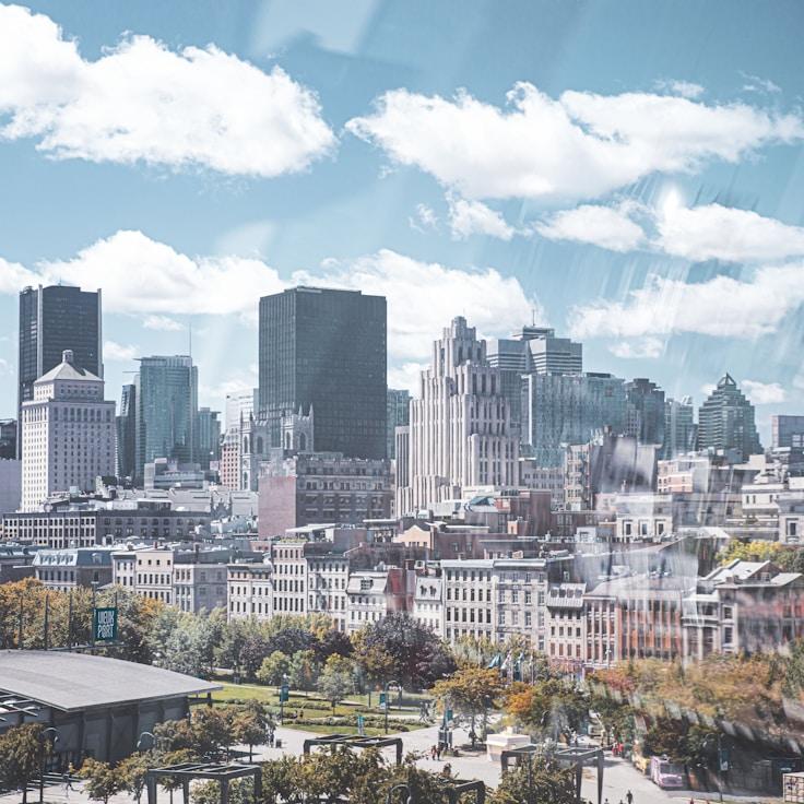 Parents evaluating schools in Netherlands